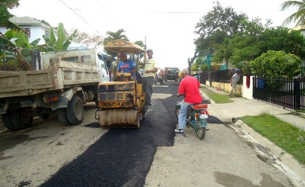 bacheo de las calles del barrio Manuel Rodríguez